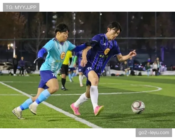 新赛季足球盛宴开启,球迷翘首以盼精彩对决与新星闪耀 新赛季足球盛宴开启,球迷翘首以盼精彩对决与新星闪耀