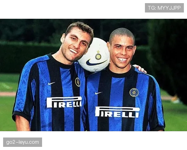 库杜斯与伊萨克：多面手前锋的战术角色与风格对比分析