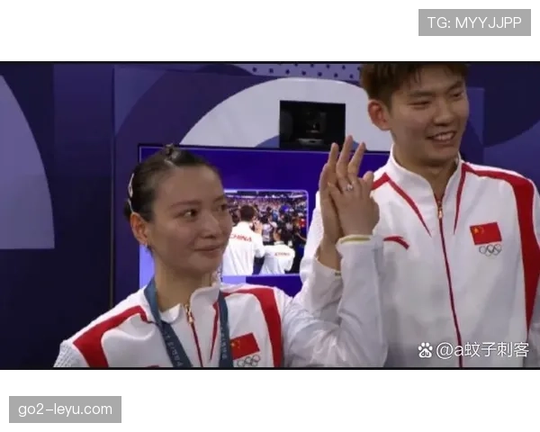 黄雅琼比赛刚结束就像换了人，球包旁那只名牌小包比我半个月工资还亮眼